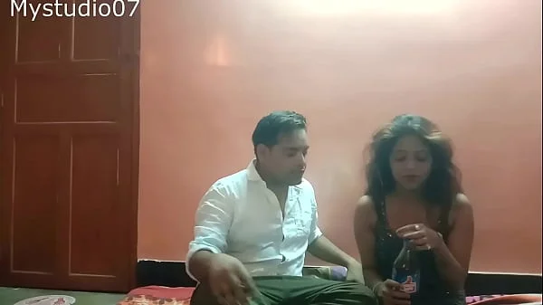 Indian Sexy Young girl having sex with Home delivery boy